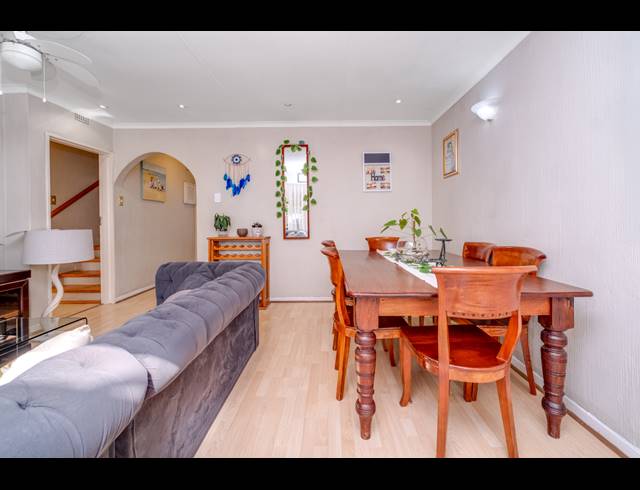 2 BEDROOM TOWNHOUSE FOR SALE IN BRYANSTON